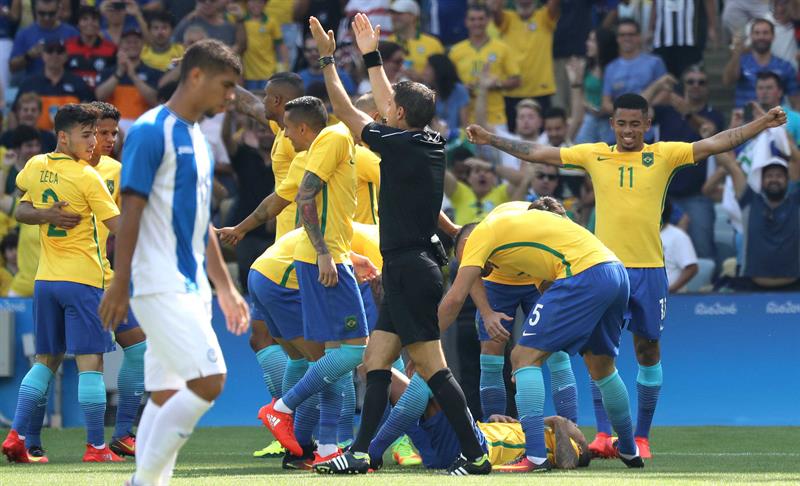 Neymar lidera goleada que lleva a Brasil a la final olímpica