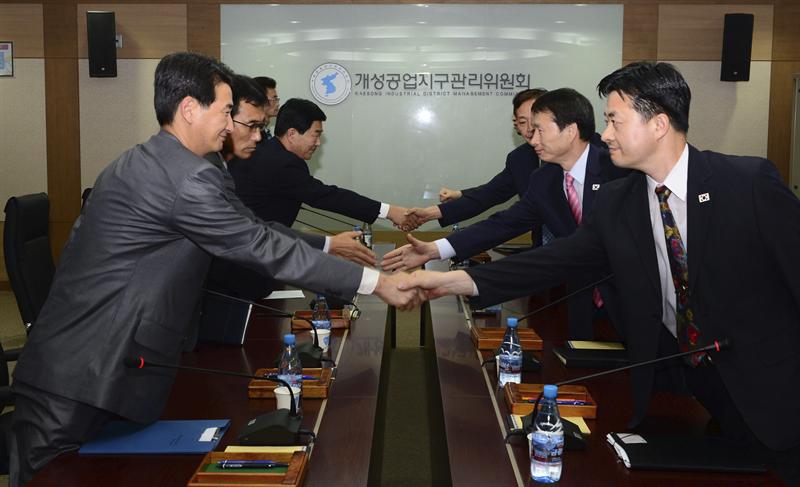 China celebra acuerdo de las Coreas de reabrir complejo industrial Kaesong