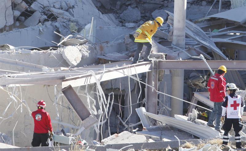 Alcalde baja a 2 la cifra de muertos por explosión en maternidad de México