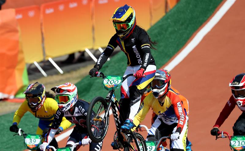 Colombiana Pajón repite en Río la medalla de oro en ciclismo BMX