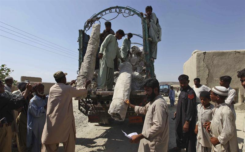 La ayuda tarda en llegar a zonas devastadas por el terremoto en Pakistán