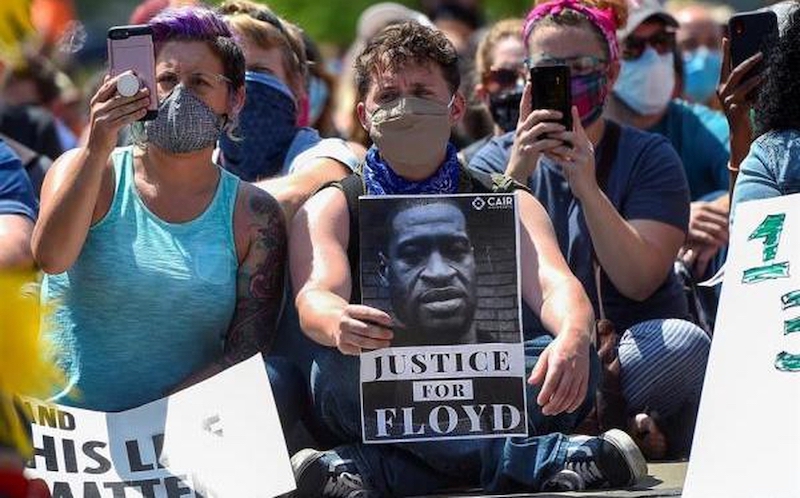 Familia de George Floyd demanda a Minneapolis