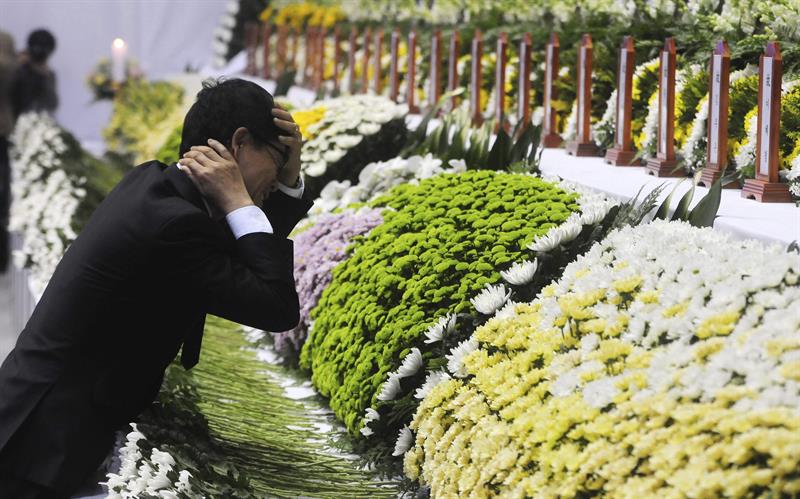 Decenas de cuerpos encontrados una semana después de naufragio de ferri