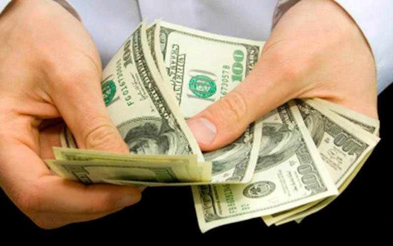 Sindicatos de Ecuador proponen salario básico de 500 dólares hasta 2023