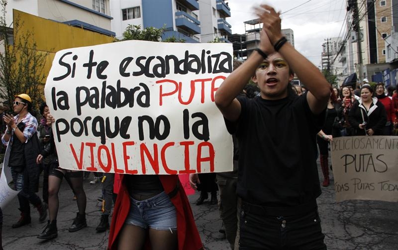 Ecuatorianas exigieron acabar con machismo en 'Marcha de las putas'