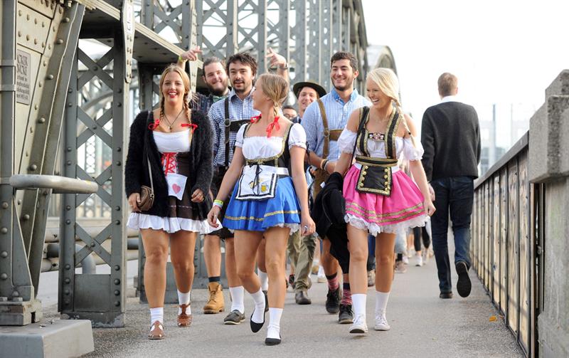 Inició el Oktoberfest en Múnich al grito de: "Ya está abierto" el barril