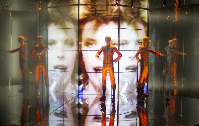Los mil rostros de David Bowie, en una muestra de museo londinense