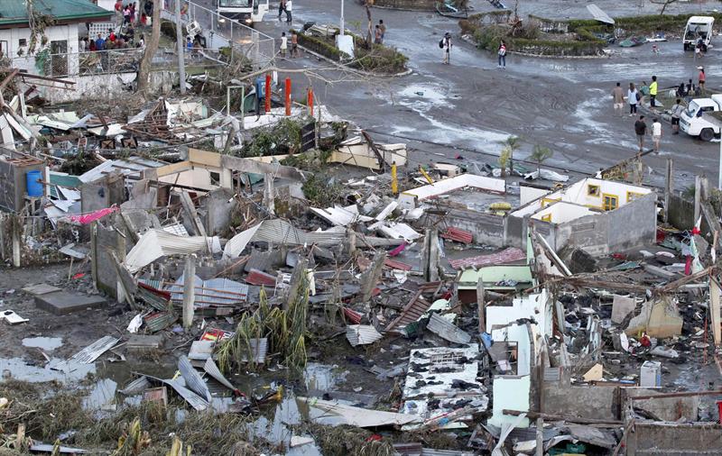 1.200 personas habrían muerto por tifón en Filipinas según Cruz Roja
