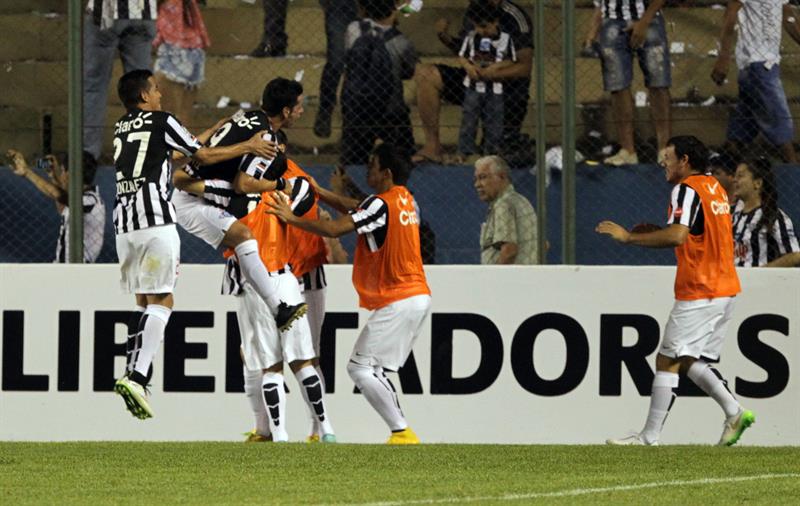 En partido de aristas cambiantes, Libertad y Atlético Nacional empatan 2-2