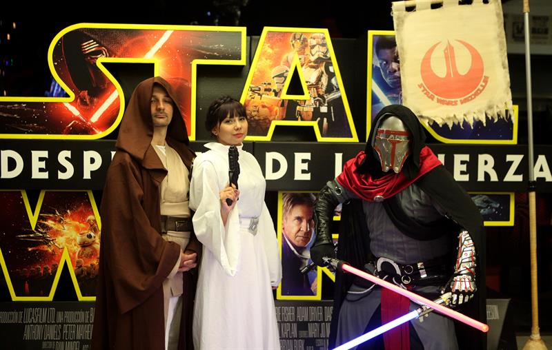 &quot;Star Wars: The Force Awakens&quot; bate el récord de recaudación en preestreno