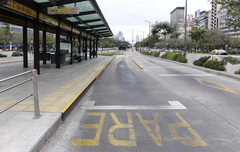 Cancelan vuelos entre Uruguay y Argentina por huelga de sindicatos argentinos