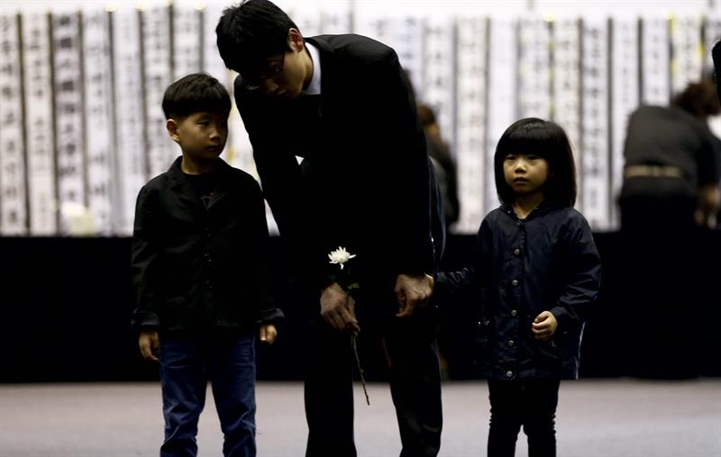 Número de muertes en ferri surcoreano hundido sube a 242