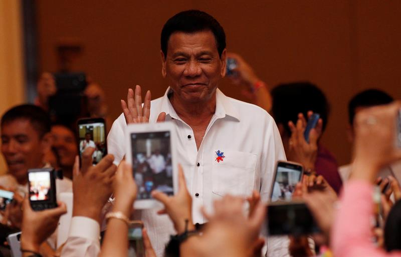 Presidente de Filipinas dice que asesinó a gente personalmente para dar ejemplo