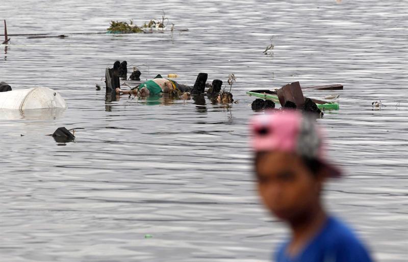 Estiman más de 10.000 muertos por tifón Haiyan en Filipinas