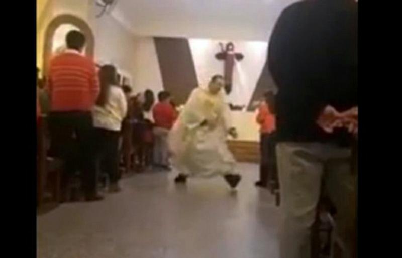 Un cura enloquece las redes con su versión de &#039;Despacito&#039;