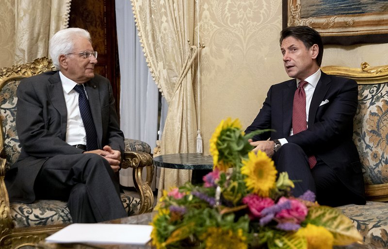 Renuncia primer ministro de Italia y el presidente Mattarella inicia consultas
