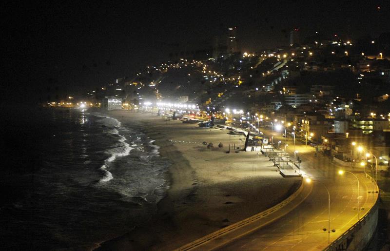 Muertos por terremoto aumentan a 6 y levantan alerta de tsunami en Chile