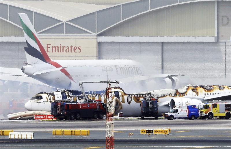 Dubai cierra aeropuerto tras accidente de un avión de la compañía Emirates