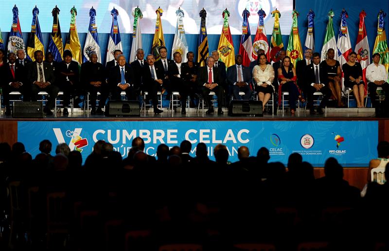 Cumbre de Celac se inauguró con minuto de silencio en memoria de Fidel Castro