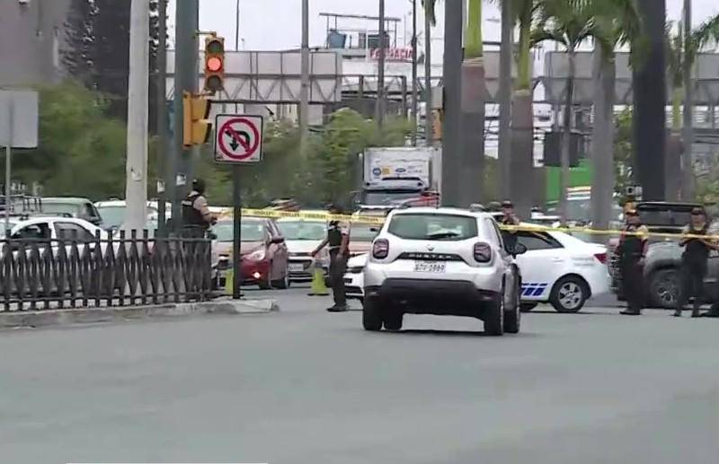 La Policía descarta alerta de bomba por vehículo abandonado en la av. 25 de Julio, sur de Guayaquil