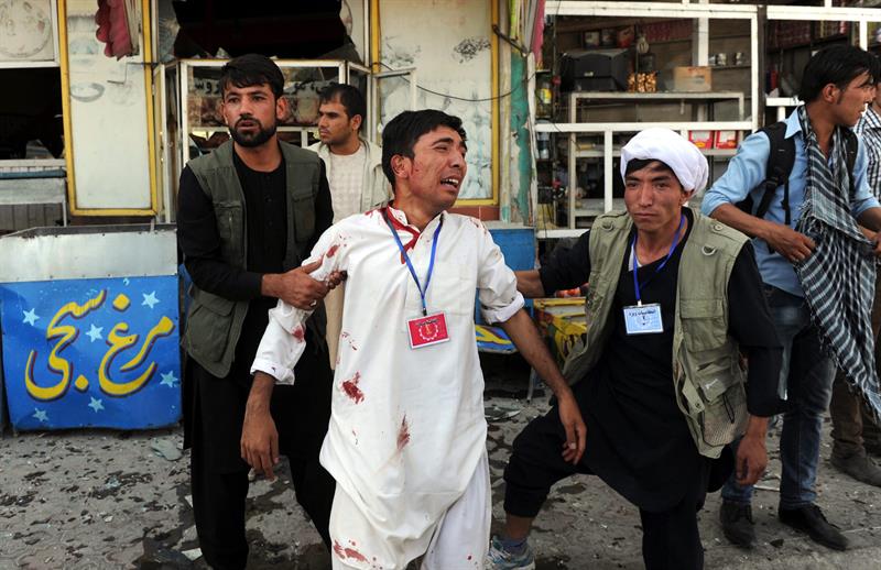 Estado Islámico reivindica el ataque en Kabul con al menos 61 muertos