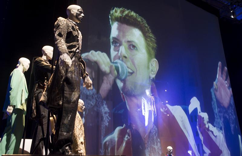 Los mil rostros de David Bowie, en una muestra de museo londinense