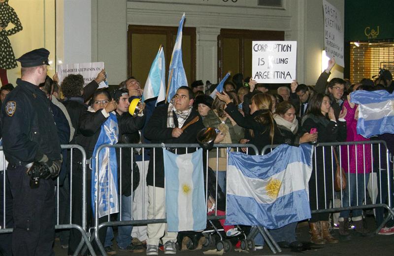 Multitudinario cacerolazo contra Cristina Fernández en Argentina