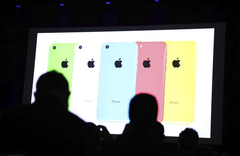 Apple diversifica su estrategia con dos iPhone, uno de bajo costo