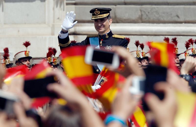 Los nuevos reyes de España recorrieron las calles de Madrid