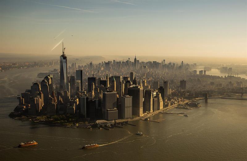 El One World Trade Center toca el cielo de Nueva York 11 años después del 11S