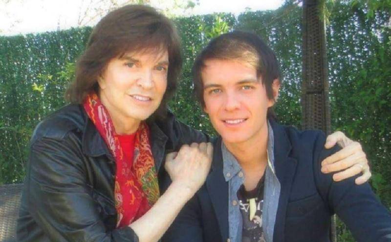 Imagen de archivo de Camilo Sesto y su hijo.