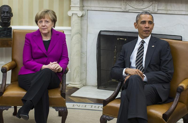 Obama muestra unidad con Merkel sobre Ucrania pero no descarta envío de armas