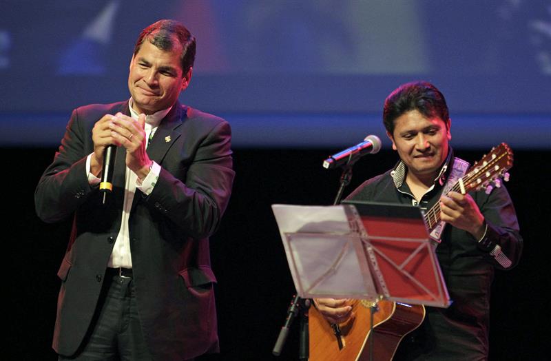 Correa agradece a los ecuatorianos en España su aportación a la economía