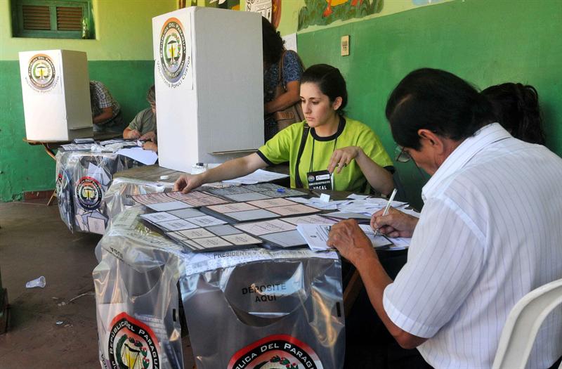 Primeros resultados parciales muestran ventaja de opositor Cartes en Paraguay