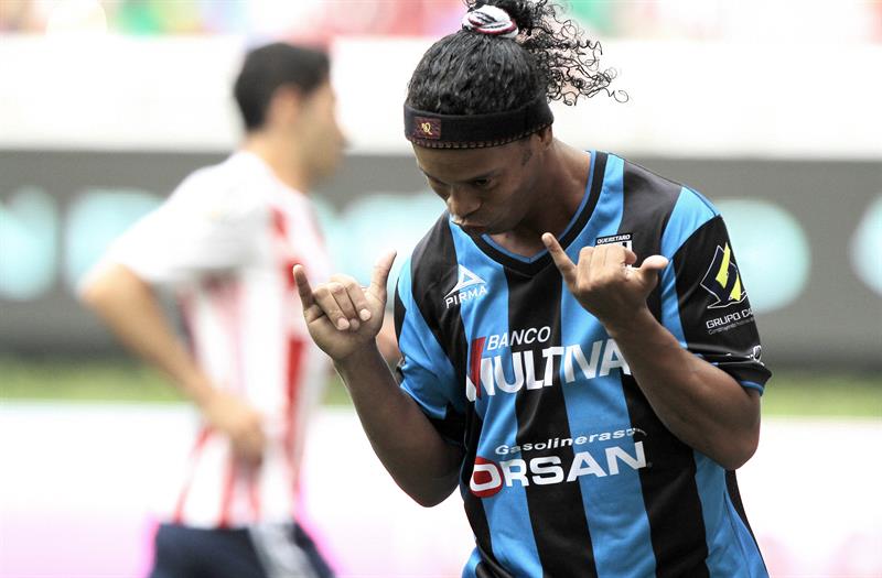 Ronaldinho Gaúcho anotó penalti con el Querétaro