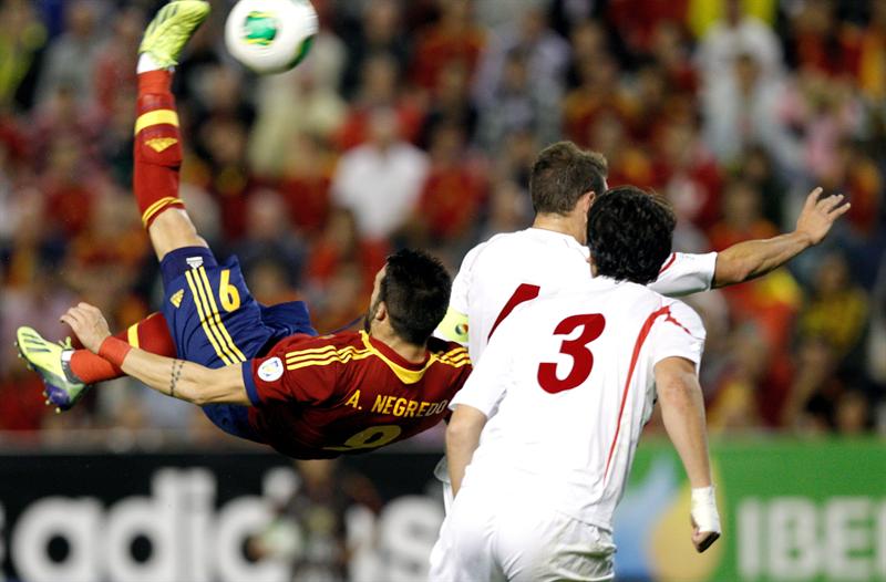 España recupera su identidad para sellar el pase al Mundial