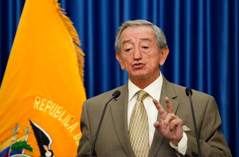 Ministro Jarrín rinde versión en caso de tráfico de armas