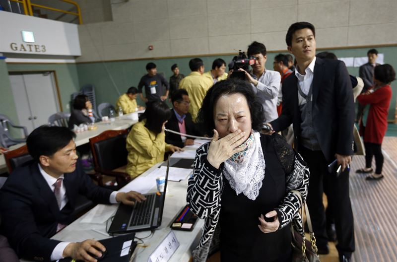 Tensión entre los familiares al ser recuperados primeros cuerpos del barco