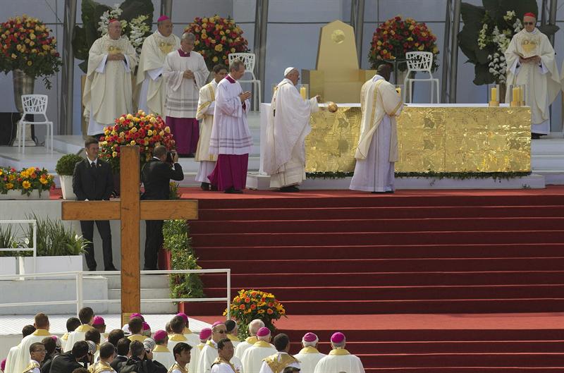 Francisco clausura la JMJ de Río con misa en la playa Copacabana