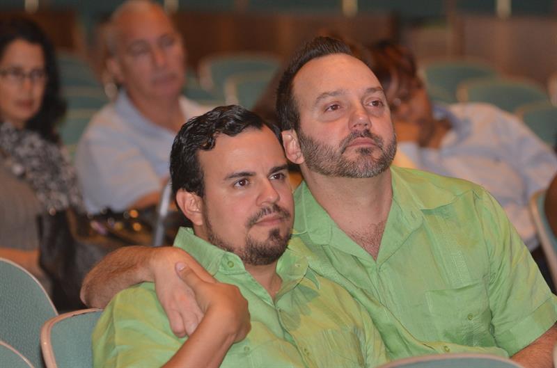 Decenas de parejas participan en una boda masiva homosexual en Miami