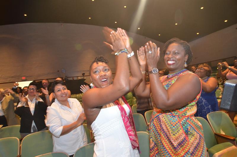 Decenas de parejas participan en una boda masiva homosexual en Miami