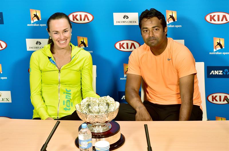 Martina Hingis vuelve a ganar el mixto después de 9 años