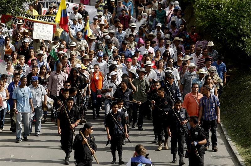 Bloqueos en cinco regiones de Colombia tras segundo día de huelga