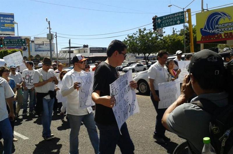 Mexicanos marchan contra el narcotráfico en la cuna de &quot;El Chapo&quot; Guzmán