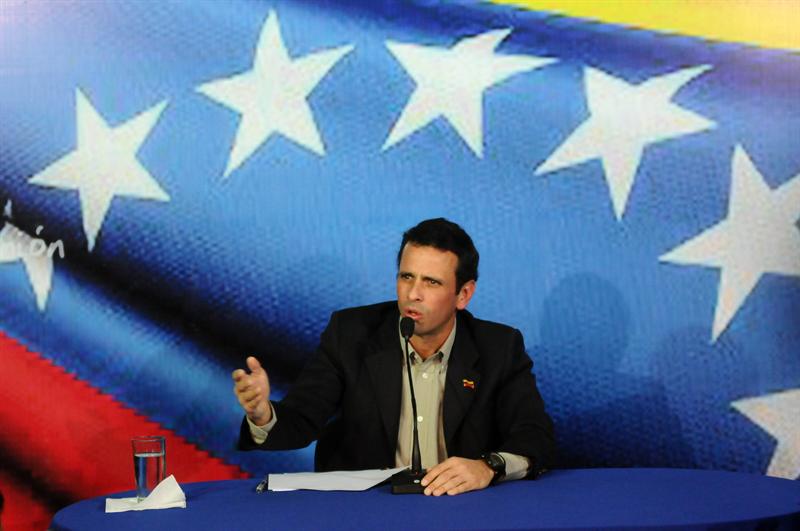 Capriles dice elección marcará fin o continuidad de &quot;destrucción&quot; de Venezuela