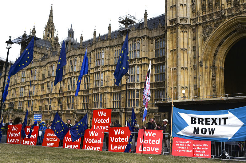 Cámara británica bloquea un Brexit sin acuerdo