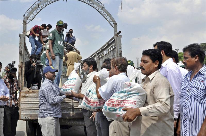 La ayuda tarda en llegar a zonas devastadas por el terremoto en Pakistán