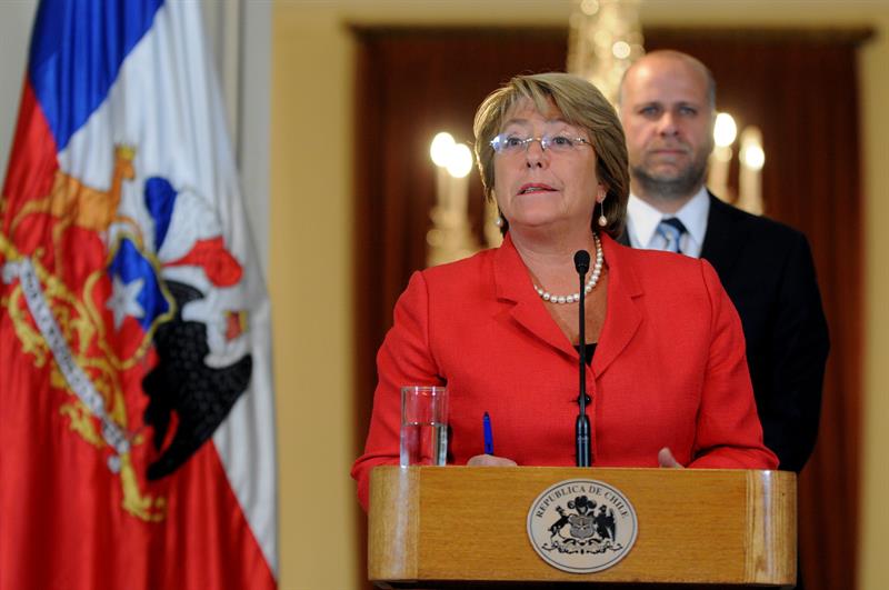 Bachelet viaja a zona del terremoto en el norte de Chile