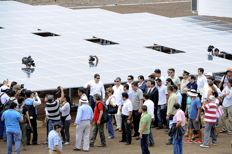 Correa inaugura varias obras en las islas Galápagos