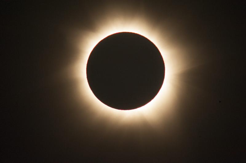 Eclipse solar fue visto por miles en Australia y Chile